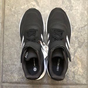 Adidas boys shoes size 2 duramo 10 EL running shoe